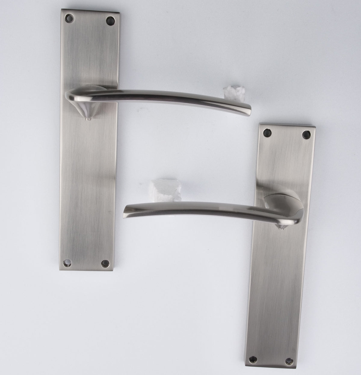 Deurkruk model '340' met rechthoekig schild voor zamak deuren in gesatineerd nikkel finish