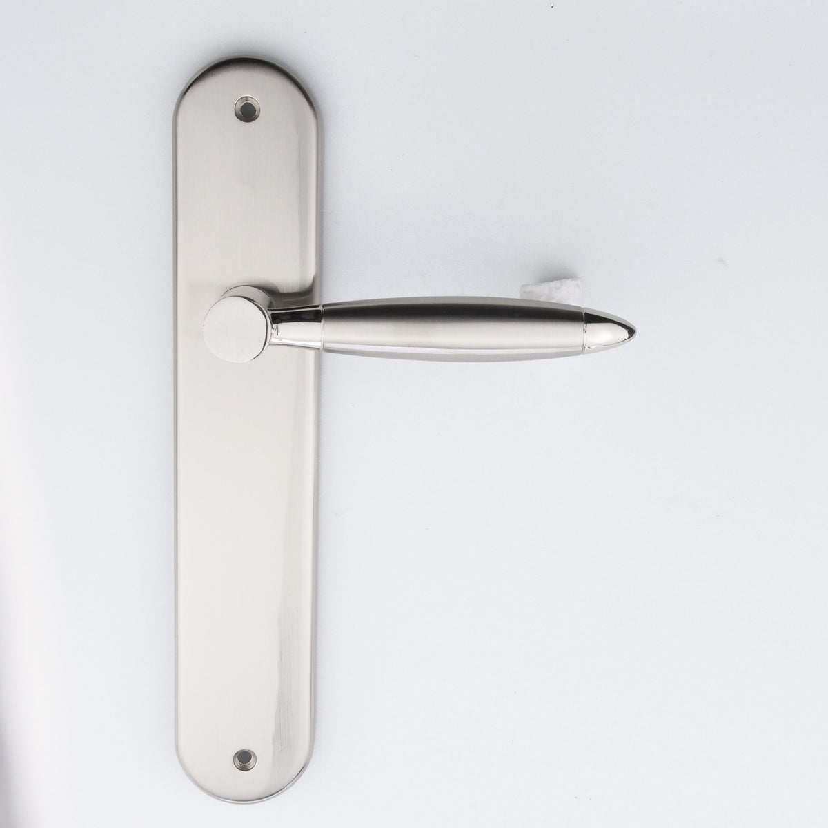 Béquille en zamak avec plaque ovale finition nickel combinée pour portes modèle « 630 »